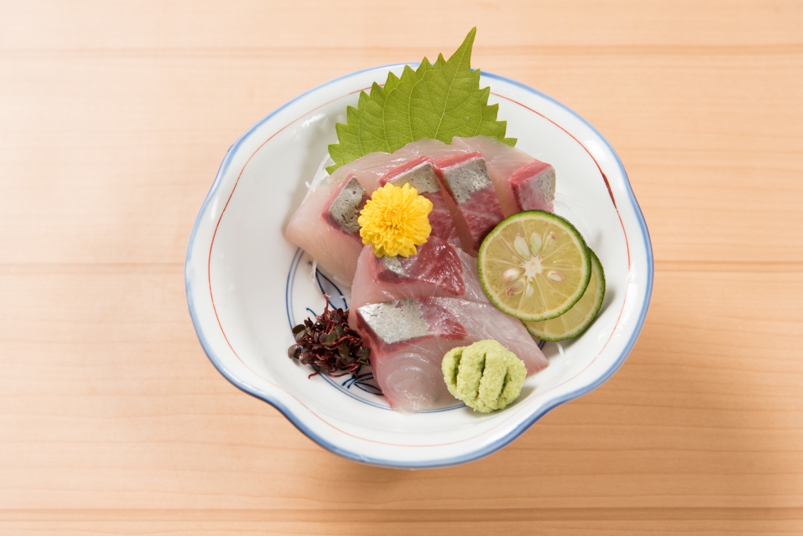 活〆かんぱち刺し  定食は1,200円とお得！